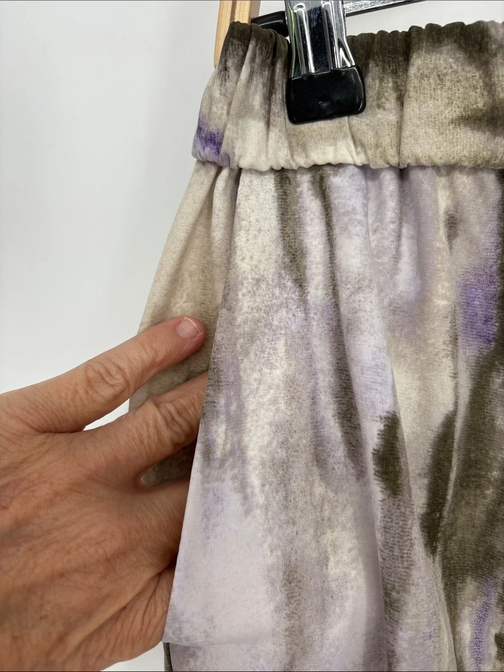 🚢 Chico's Watercolor elastic waist Skirt in Lavender & shades of grey w pockets